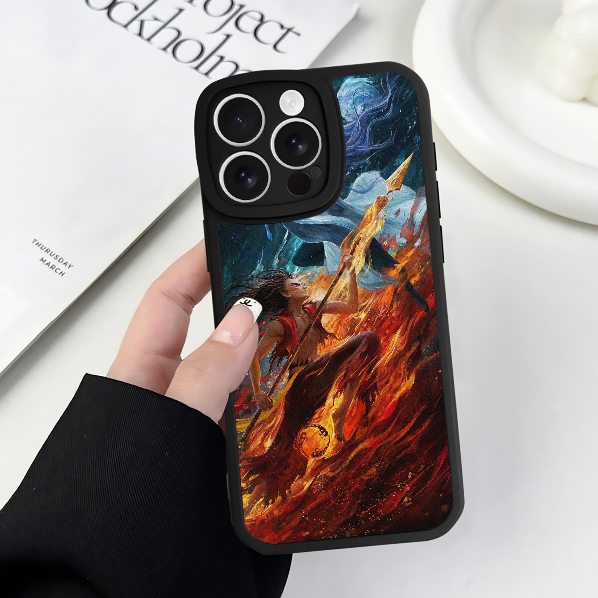 （画像用） Ne Zha 2 ナタ 魔童の大暴れ 【iPhone 16シリーズ対応】シリコンスマホケース（レザー調） 材質：シリコン